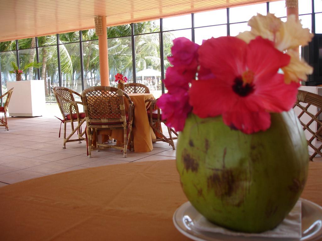 Marina Park Hotel Fortaleza  Eksteriør billede A coconut drink